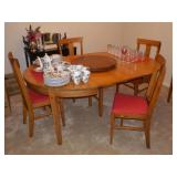 OAK DINING TABLE & 4 CHAIRS