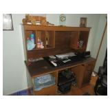 DESK & HUTCH