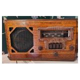 Vintage Farnsworth model BT-61 wooden cabinet table radio from the early 1940