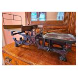 Ornate antique cast iron 15kg balance scale, late 19th century or early 20th century.