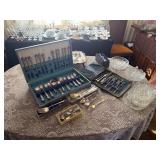 Flatware Sets 