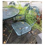 Quality Woodard "Grapes" Outdoor Mesh Metal Dining Set. Table and 4 chairs.