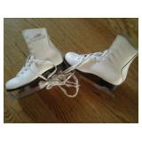 "NEW" ICE SKATES WOMAN