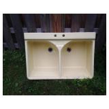GORGEOUS ANTIQUE CRANE FARMHOUSE OR LAUNDRY PORCELAIN & CAST IRON SINK IN PALE YELLOW. 