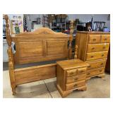 Oak bedroom Suite (queen/Full bed)
