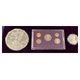 Giant American Eagle in set