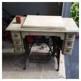 Antique sewing machine, singer.