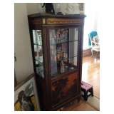 •	Vernis Martin Vitrine