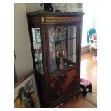 •	Vernis Martin Vitrine