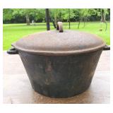 10-1/2" Cast Iron Dutch Oven with Metal Bale