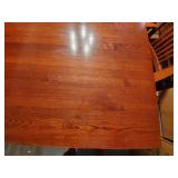 Gorgeous Med. Oak Dining Table, 8 Chairs & 2 Leaves