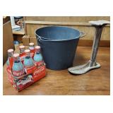 Box Lot / Cast Iron Pot