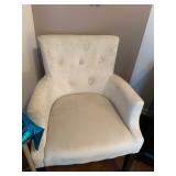 WHITE LEATHER CHAIR