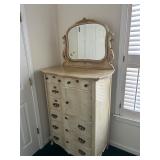 VINTAGE CHEST OF DRAWERS
