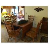 Very nice dining room table set with 6 chairs and 2 additional leaves