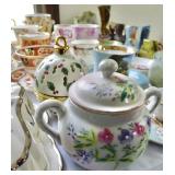 LARGE selection of chiLARGE selection of ceramics and china.na.