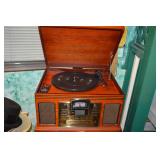 Vintage-Look Stereo with Turntable