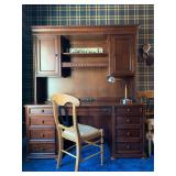 Wynwood Desk with Hutch