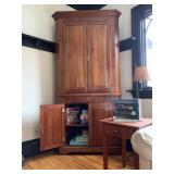 Corner Hutch