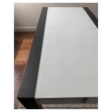 Detail Tempered Glass Top Desk