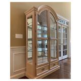 Lexington Furniture Lighted Display Cabinet 