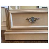 Lexington Furniture Lighted Display Cabinet 