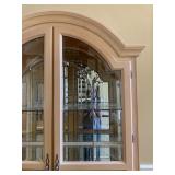 Lexington Furniture Lighted Display Cabinet 