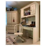 Desk with Hutch 
