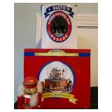 Macy’s Thanksgiving Day Parade Snow Globes 