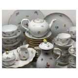 Meissen Porcelain Scalloped Edge Strewn Flowers, Sixty-Four Piece Set