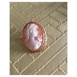 Shell Cameo set in Gold