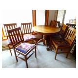 Round Oak Table W/6 Chairs
