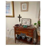 Zoom in on the salt and pepper