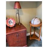 Trumpet lamp and globe