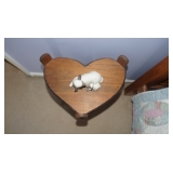 3 shelf heart shaped stand