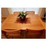 Nice Dining Table w/Cane Seat Chairs