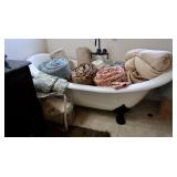 Bedspreads/Blankets/Pillows