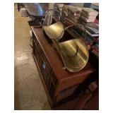 Console stereo and brass log holders
