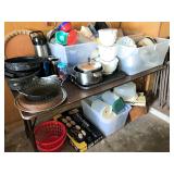 Plastic ware + pans
