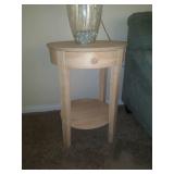 Single round end table $15