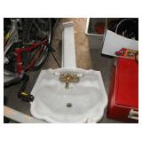 bathroom pedistal sink