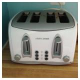 Black & Decker four-slice toaster.