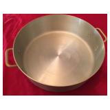 Hhuge catering pot, never used.