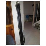 Retractable projection screen