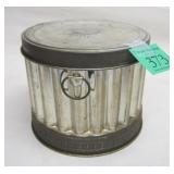 SMALL VINTAGE FRUIT CAKE TIN, 4"Photo Description
