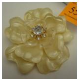 MID CENTURY RESIN FLORAL PIN, 3.25" DIAMETER
