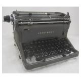 OLD UNDERWOOD MANUAL TYPEWRITER