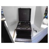 Suitcase model victrola