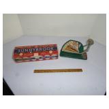 1935 egg crate, egg scale