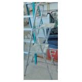 STEPLADDER